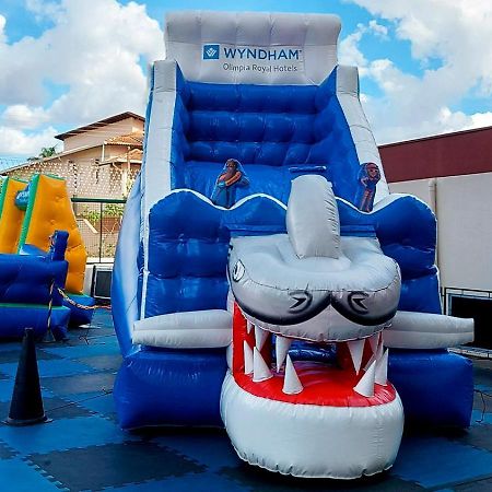 Wyndham Olimpia Royal Hotels Dış mekan fotoğraf Inflatable slide