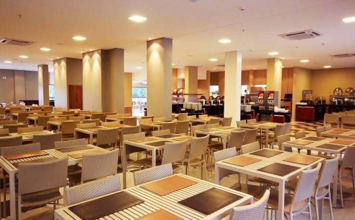 Wyndham Olimpia Royal Hotels Dış mekan fotoğraf The dining room at the University of Nottingham Malaysia Campus