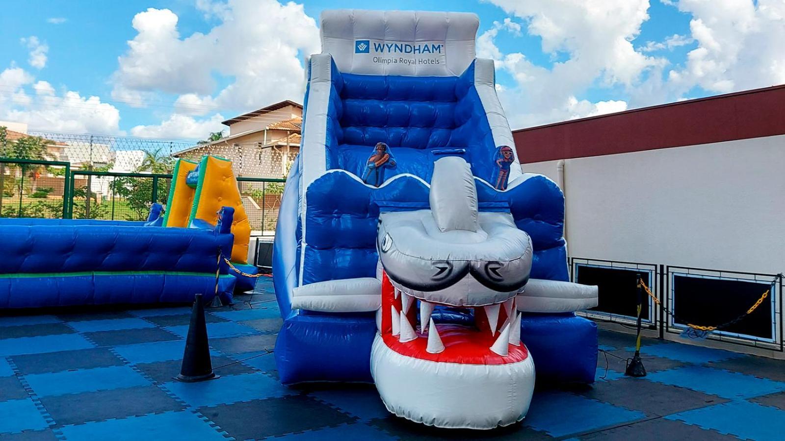 Wyndham Olimpia Royal Hotels Dış mekan fotoğraf Inflatable slide