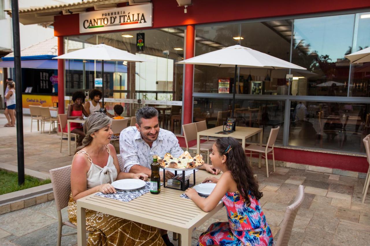 Wyndham Olimpia Royal Hotels Dış mekan fotoğraf Family dining at the restaurant