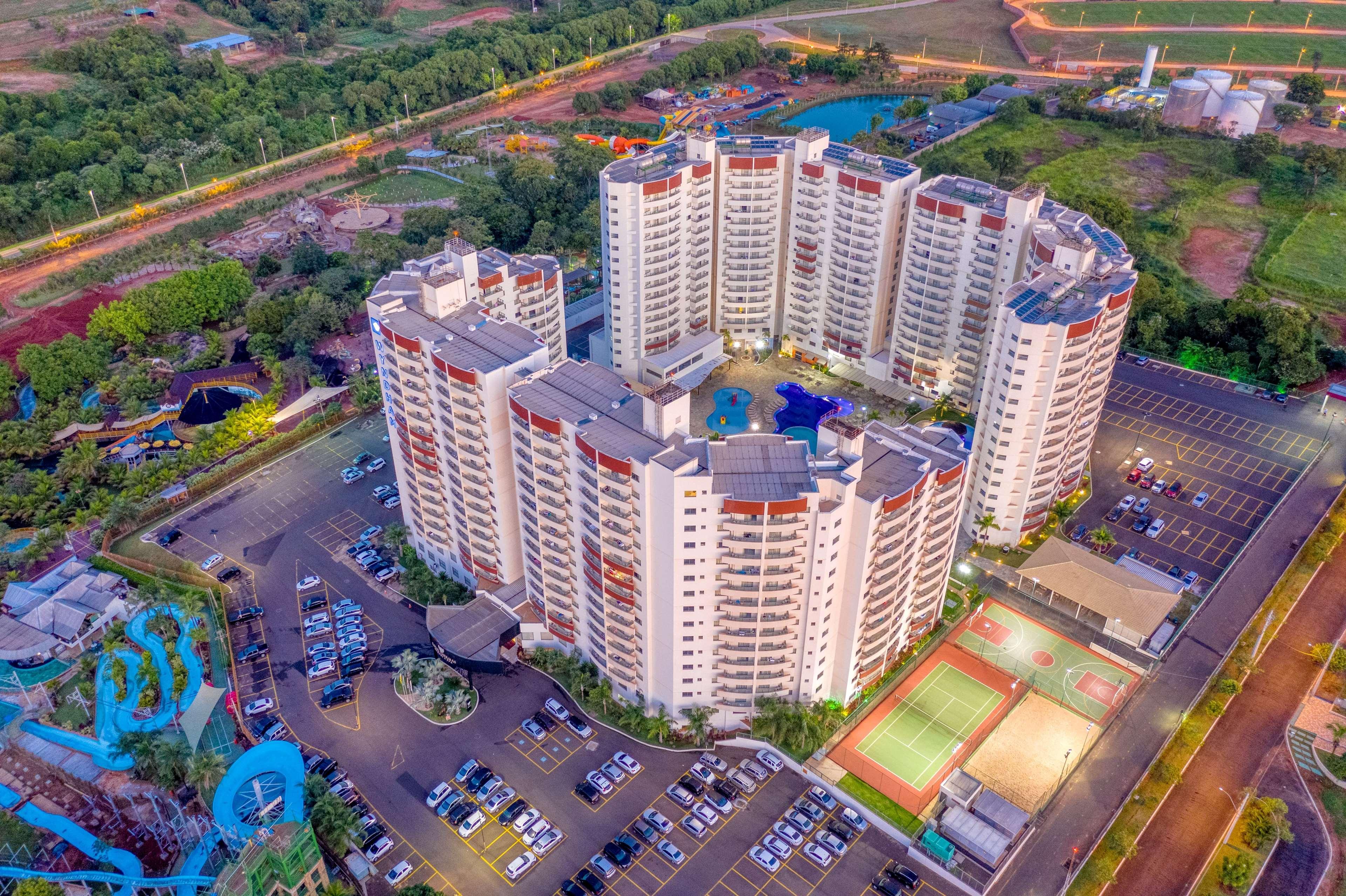 Wyndham Olimpia Royal Hotels Dış mekan fotoğraf Aerial view of the complex