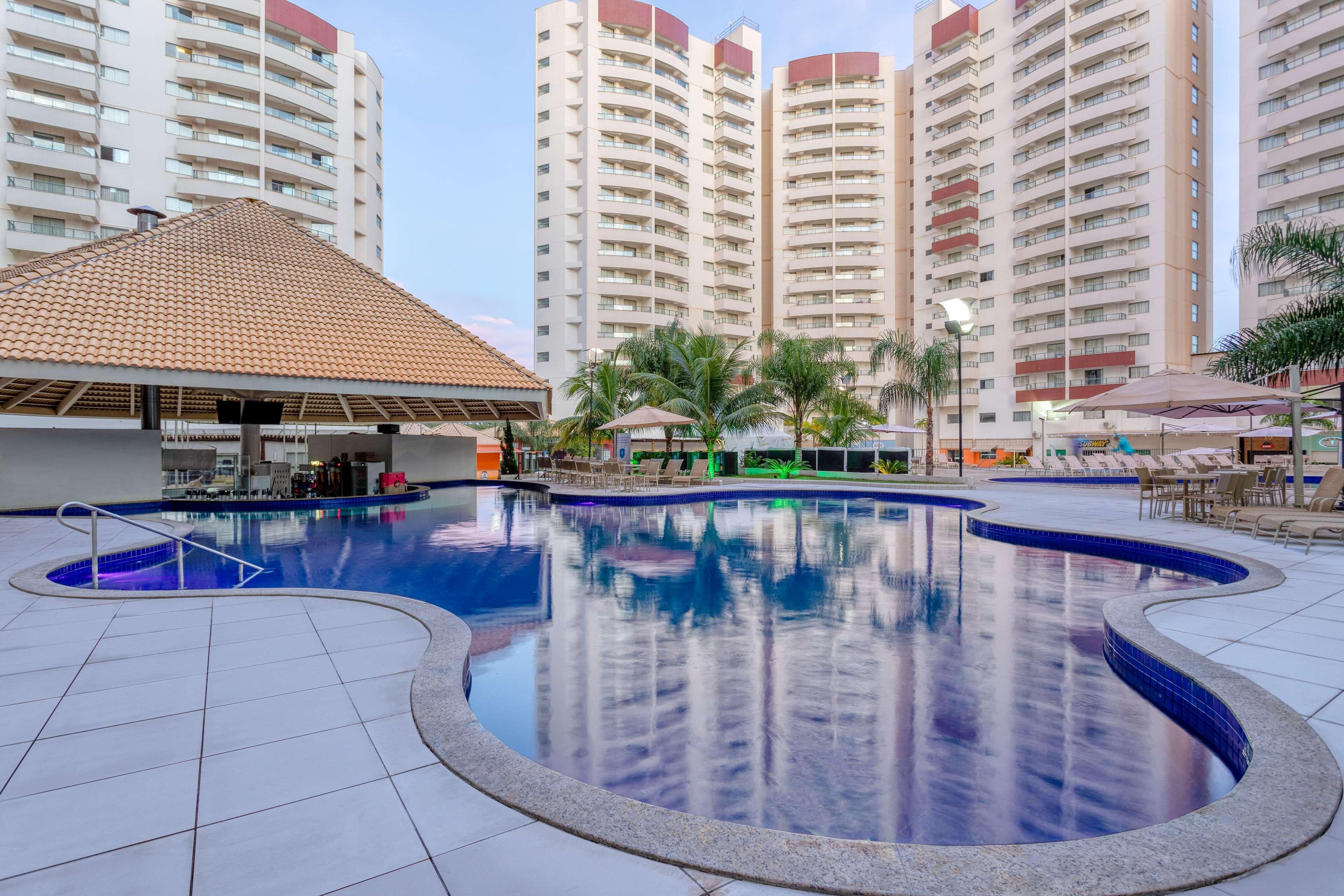 Wyndham Olimpia Royal Hotels Dış mekan fotoğraf The swimming pool at the hotel