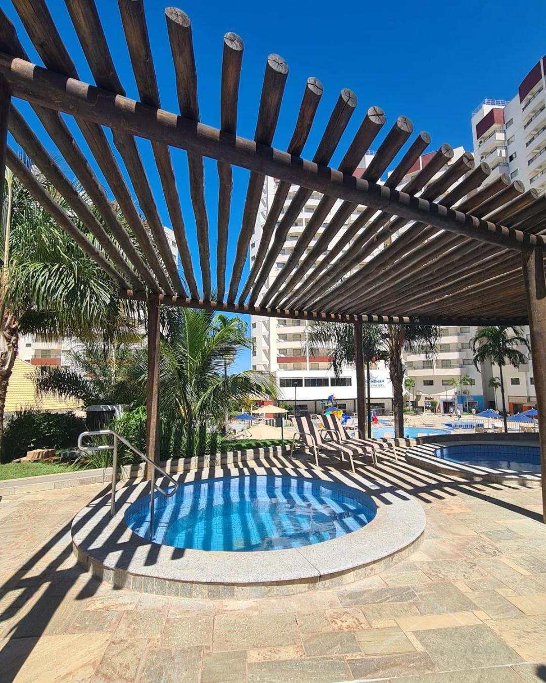 Wyndham Olimpia Royal Hotels Dış mekan fotoğraf A pergola in a swimming pool
